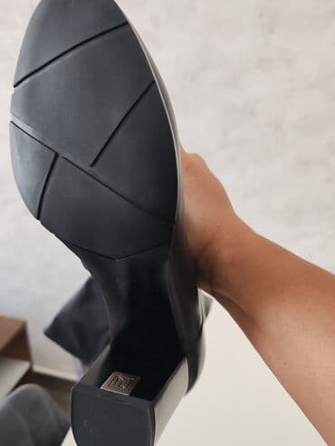 qadin botlari: Çəkmə, Ölçü: 39.5, rəng - Qara, Yeni — 2