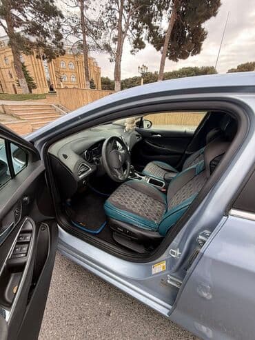 lada granta qiymeti: Chevrolet Cruze sedan - Kuzov: 4 qapılı sedan, açıq göy rəng - Nömrə — 5