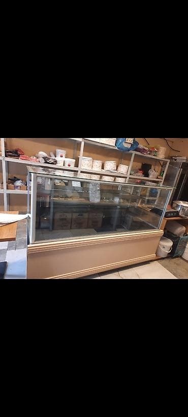 Quru vitrin satılır. Ölçü: 2 metr hündürlük 1.25 Az işlənib, işləkdir
