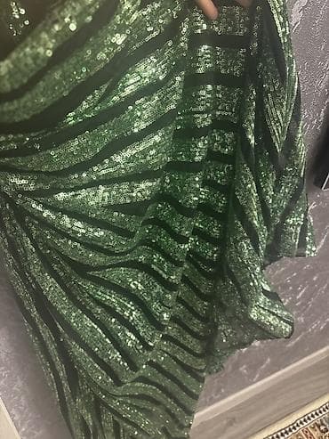 koja donlar: Yaşıl parıltılı gecə/libas - Model: Uzun, bədənə oturan, qolsuz gecə — 4