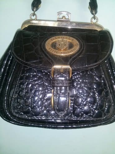 xari bulbul boyunbagi: Satilir Ikinci el islenmis Teze kimidir.
Qadin Çantasi.
Turk Mali — 4