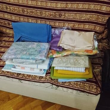 gülməxmər parçalar: Müxtəlif parça dəstləri - Rəng və naxış çeşidi: təkrəng (mavi — 2