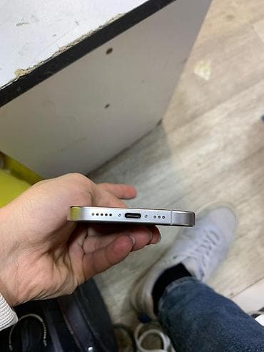 iphone 15 qiymət: IPhone 16 Pro, 256 GB, Natural Titanium, Simsiz şarj — 2