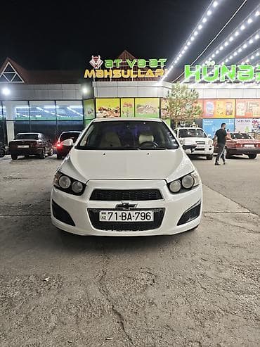 stop hyundai accent: Chevrolet Aveo: 1.4 l | 2014 il 235000 km Sedan — 1