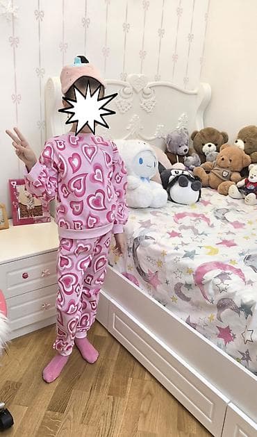 7-8 yaş uşaq üçün pijama dəsti. 40 manata alınıb,1 dəfə pijama party-ə