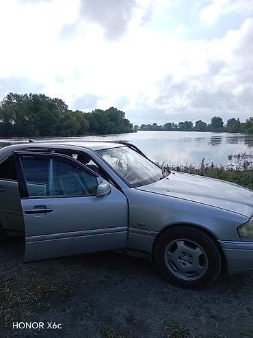 cruz radiator: Mercedes-Benz A-Class: 1.8 l | 1996 il Sedan — 2