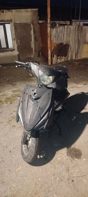 Su nəqliyyatı: Satışda şəhər içi hərəkət üçün kompakt skuter. Xüsusiyyətlər: - — 1