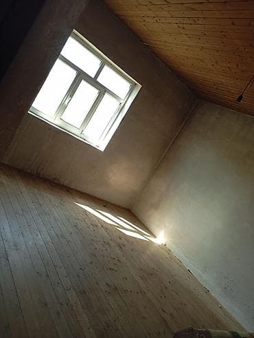 mənzil kirayəsi 2 otaqlı: 1 mərtəbəli həyət evi - Divarları suvaqlı, çardağı şifer örtüklü. - — 2