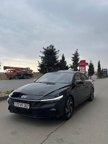 Мототранспорт: Hyundai Elantra – qara rəng, sedan, modern və aqressiv dizayn — 3