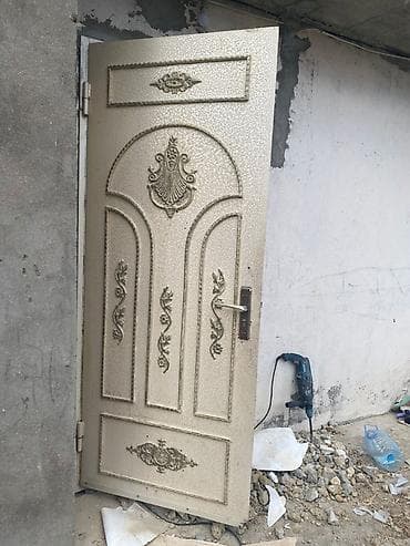 avtomatik qapılar: Metall qapı – dekorativ naxışlı, bej rəngdə - Material: möhkəm metal — 1