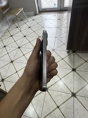 ipone 7 plus: IPhone 15 Pro, 256 GB, Natural Titanium, Simsiz şarj, Face ID — 6