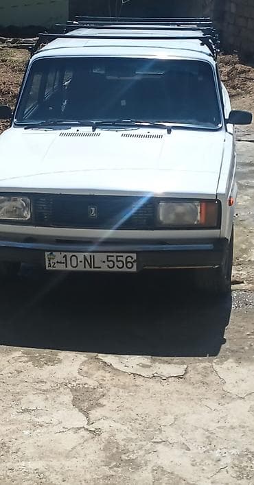 Lada (VAZ) 2104 universal, ağ rəng. - Kuzov: 5 qapılı universal, damda