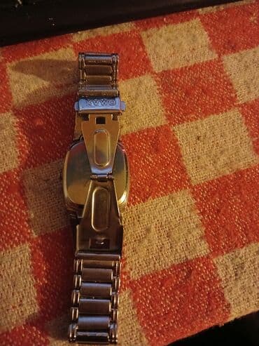 moskva univermagi qızıl saatlar: Qol saatı, Omax — 2