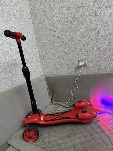 maşn oyunu: Uşaq skuterı – elektrikli efektli, 3 təkərli, qırmızı rəng — 3