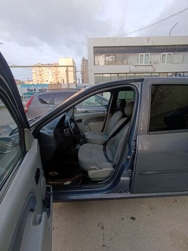 Kulonlar: Renault Logan: 1.6 l | 2013 il 2356863 km Sedan — 9