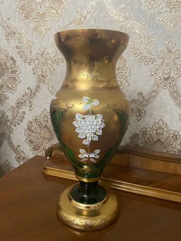 sünü güllər: Bogema yaşıl güldan — 2