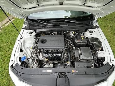 kredit masin ucuz: Hyundai Elantra – ağ rəngli, müasir dizaynlı sedan - Xarici görünüş — 9