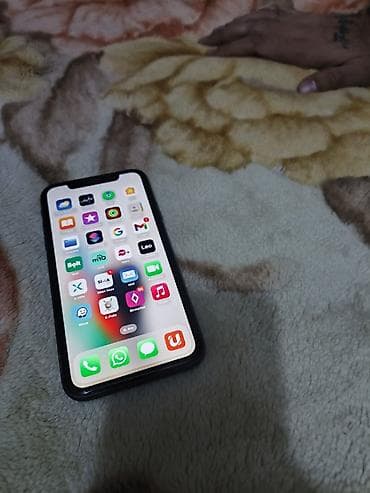 a 10 s: IPhone 11, 64 GB, Qara, Face ID — 2