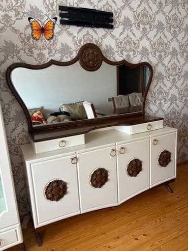 скандинавская мебель: Б/у, С зеркалом — 1