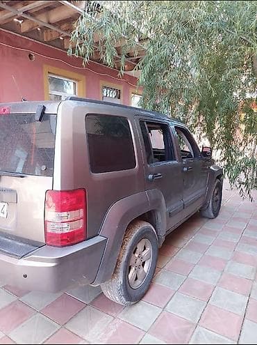 Jeep Liberty: 3.7 l | 2012 il Ofrouder/SUV — 6
