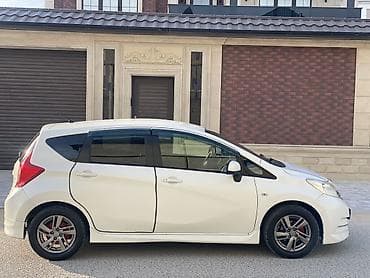avto satis: Nissan Note (E12) – ağ rəngli, 5 qapılı şəhər hetçbeki Mühərrik və — 4