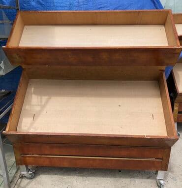 Stend vitrinləri: Taxta dükan vitrin-stendi - Material: bərk taxta karkas, lövhə əsaslı — 1