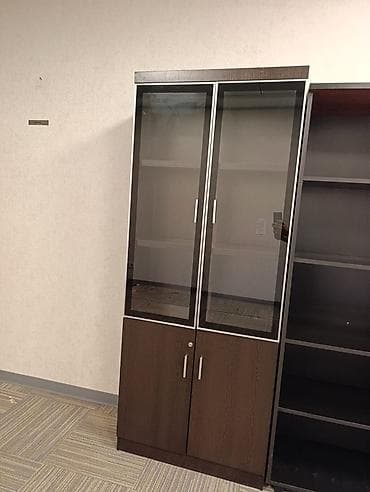 dekor ref: Ofis üçün kitabxana/şkaf dəsti - Tərkib: 1 ədəd şüşə qapılı vitrinli — 1