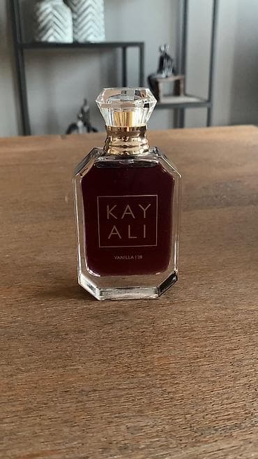 Kayali parfüm 100ml çox az istifadə olunub 90azn satılır