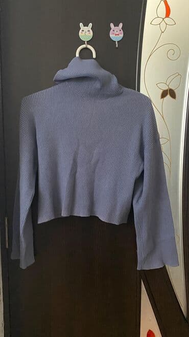 papaqlı tolstovkalar: Çəhrayi ve mavi don 5azn Bənövşəyi don 15azn Mavi sviter və bənövşəyi — 6