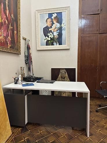 Офисные столы: Ofis üçün L formalı iş masası + stul - Rəng: ağ və qrafit/qaranlıq — 6