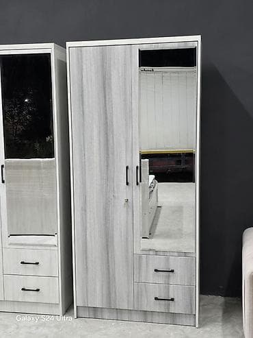 3 qapılı paltar dolabı – güzgülü, rəfli və çekmecəli - Material