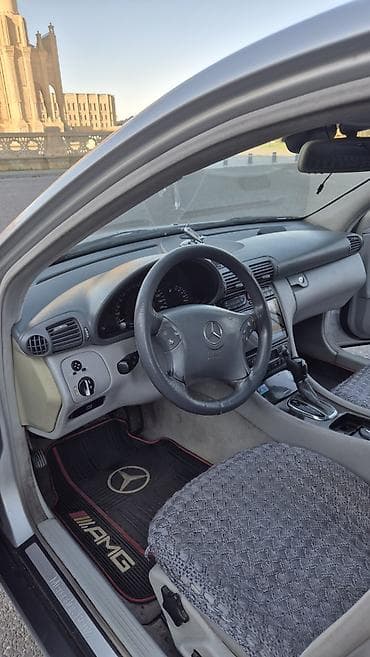 mercedes 2.4: Mercedes-Benz C 240: 2.6 l | 2002 il Sedan — 9