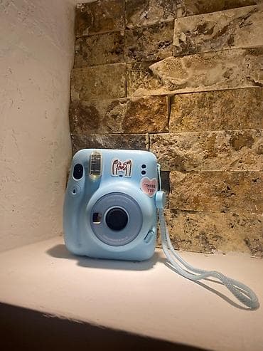 İnstax mini 11, satıram. Heç işlənməyib,necə alındısa elə də qaldı