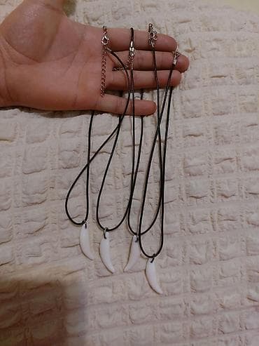 ereb qizili instagram: Boyunbağı, Ünvandan götürmə — 4