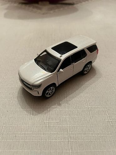 Ağ rəngli miniatür SUV oyuncaq avtomobil - Material: metal gövdə