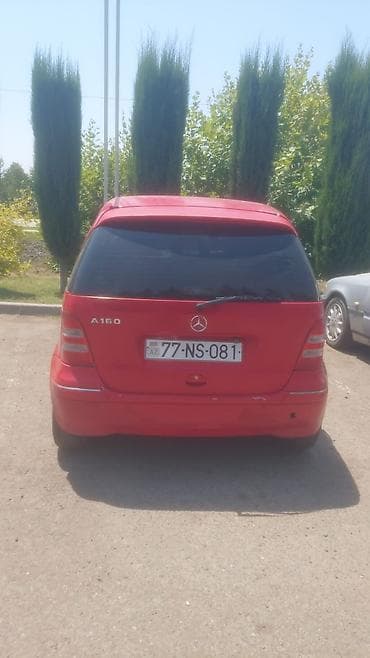 kompressor teh: Mercedes-Benz A160, qırmızı həcmli şəhər hetçbeki. Xüsusiyyətlər: - — 2