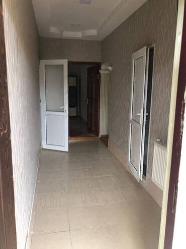 masazırda kiraye ev: Kiraye verilir oddelni heyet evi Masazirda rahat markete yaxin 3 otaq — 4