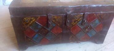 qədim sandıq: Qədim sandıq. 18 (XVIII) əsrlərdə Qarabağda (Fizulidə) hazırlanıb. Əl — 4