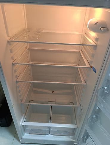 xaladenik rezini: İşlənmiş 2 qapılı Indesit Soyuducu Satılır, rəng - Ağ, Dolab içi — 2