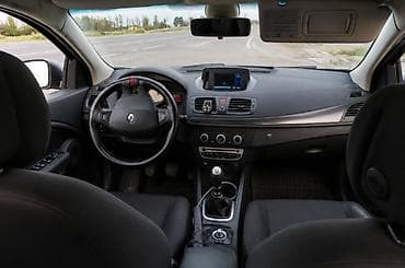 Renault Megane III – ağ rəngli, 5 qapılı hetçbek. Xüsusiyyətlər və — 5