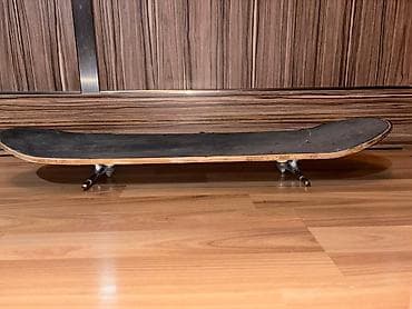 elektrikli skateboard: Skateboard 

Tekerleri yoxdur sadece — 4