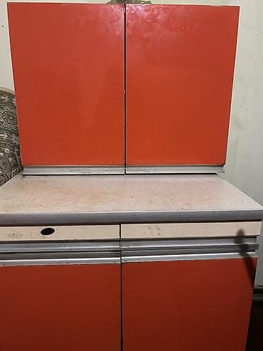 Mətbəx üçün şkaf-bufet - İki hissəli konstruksiya: aşağı hissə və üst