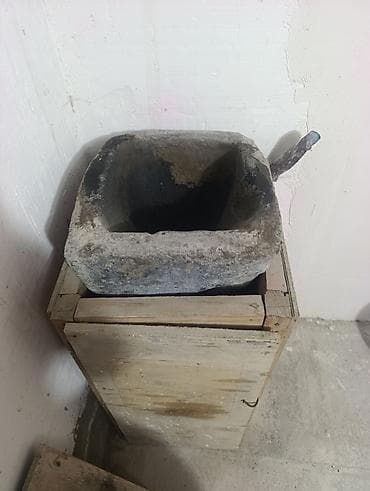 Su daşı satılır. Qara daşdı qədimidi. Hal hazırda istifadə olunur