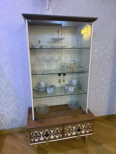 bufet: Şüşəli vitrin bufet Embawood - Material: ağ karkaslı vitrin, temperli — 2