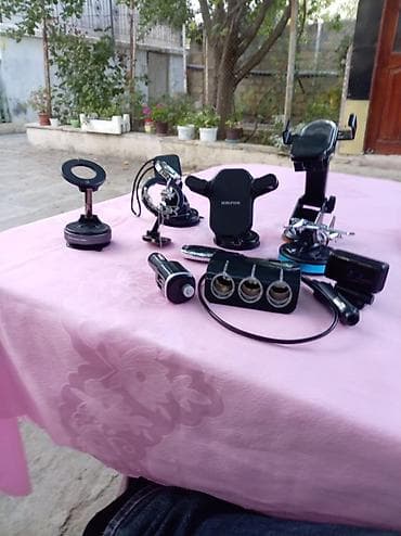 Avtomobil aksesuarları paketi Komplektə daxildir: - Telefon üçün