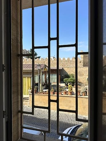 kiraye gence: Bakının ən prestijli və turistik zonalarından biri olan İçərişəhərdə — 3