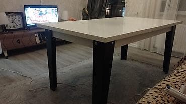 Açılmayan, Dördbucaq masa