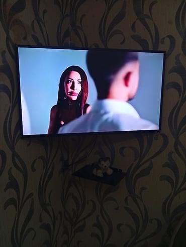 Samsung Smart TV – divara quraşdırma ilə - Təxmini ölçü: 40–43 düym — 2