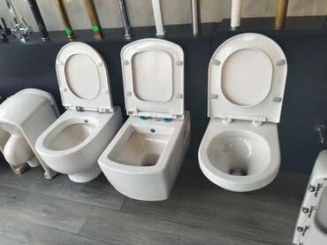 unitaz qapaqlari: Ağ rəngdə müasir dizaynlı unitazlar çeşidi. Bu unitazlar həm — 1
