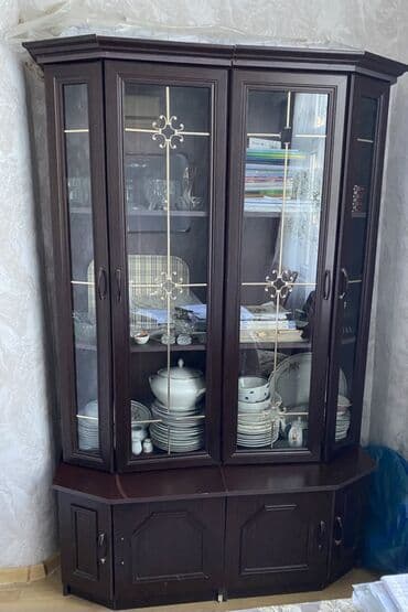 Gözəllik və estetika avadanlığı: Şüşəli dolab vitrini — 1